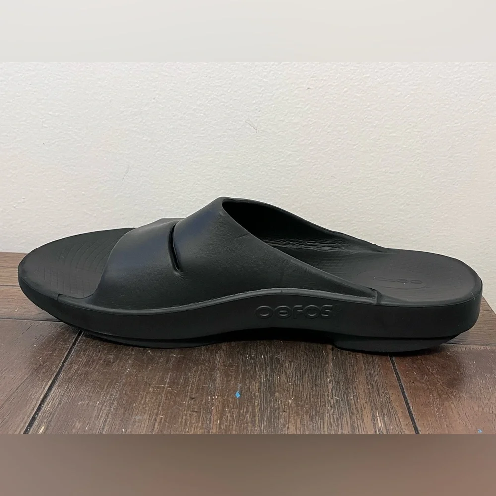 OOFOS Sandals Slides Mens size 10 Women’s size 12